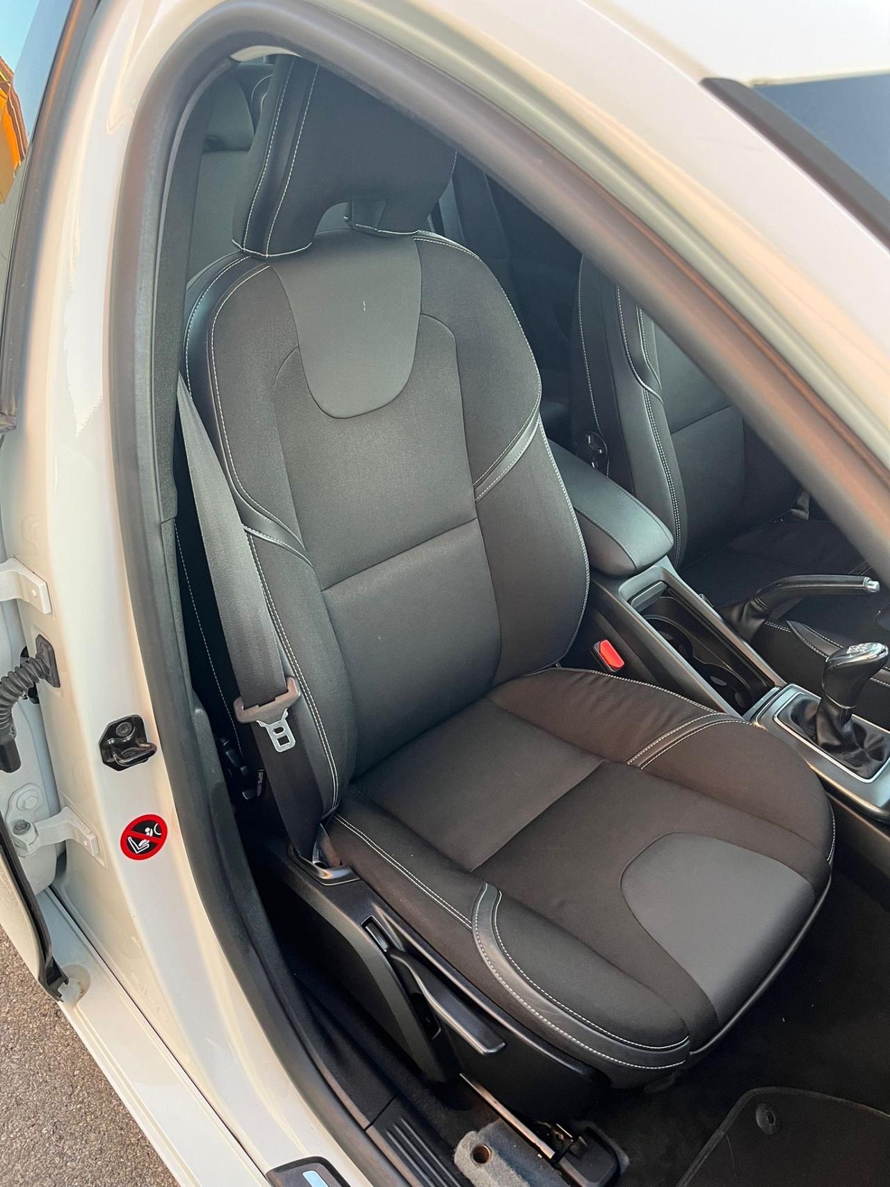Volvo V40 D2 1.6 Diesel Summum
