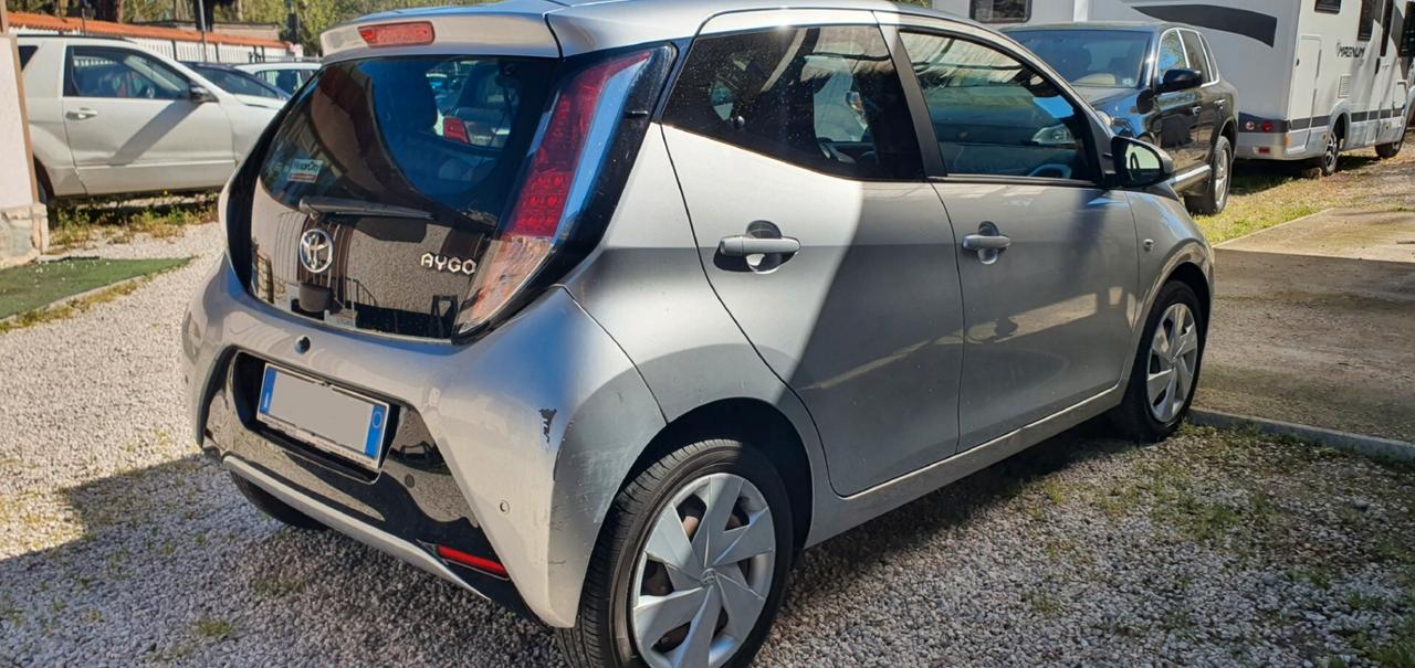Toyota Aygo 1.0 VVT-i 69 CV 5 porte x-wave