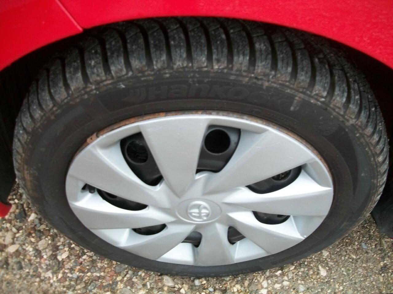 Toyota Aygo 1.0 12V VVT-i 5 porte Lounge CC 998 BENZINA IMMAT 30/06/2012 05 PORTE SI NUOVI PATENTATTI GARANZIA UN ANNO