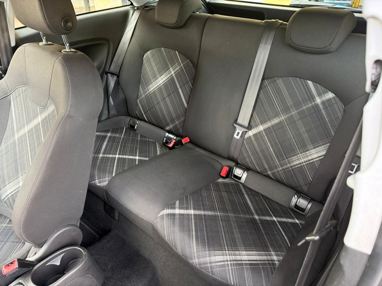 Opel Corsa 1.4 90CV Coupé b-Color