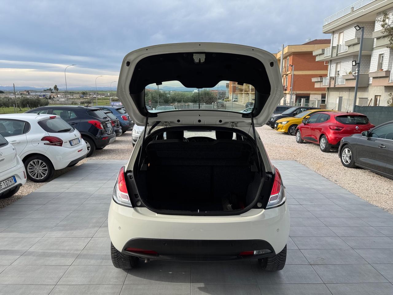 Lancia Ypsilon 1.2 69 CV 5 porte GPL Ecochic Elefantino Blu