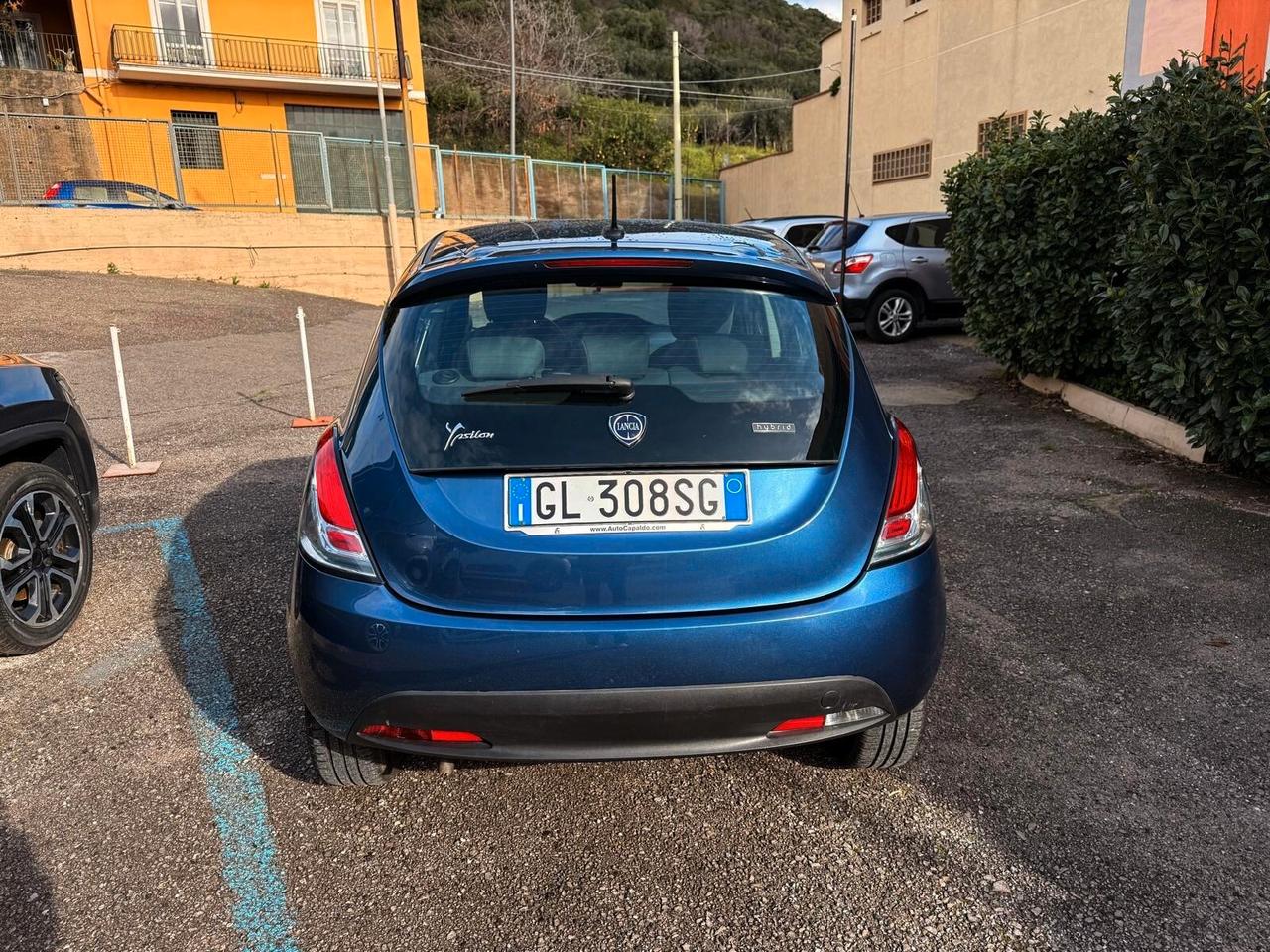 Lancia Ypsilon 1.0 FireFly 5 porte S&S Hybrid Silver