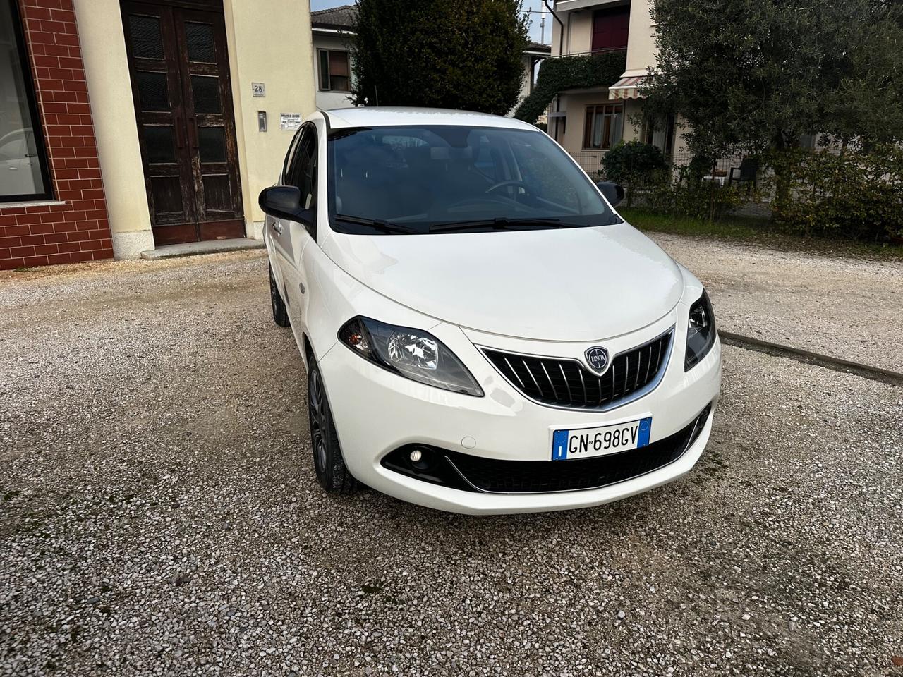 Lancia Ypsilon 1.0 FireFly 5 porte S&S Hybrid Platino