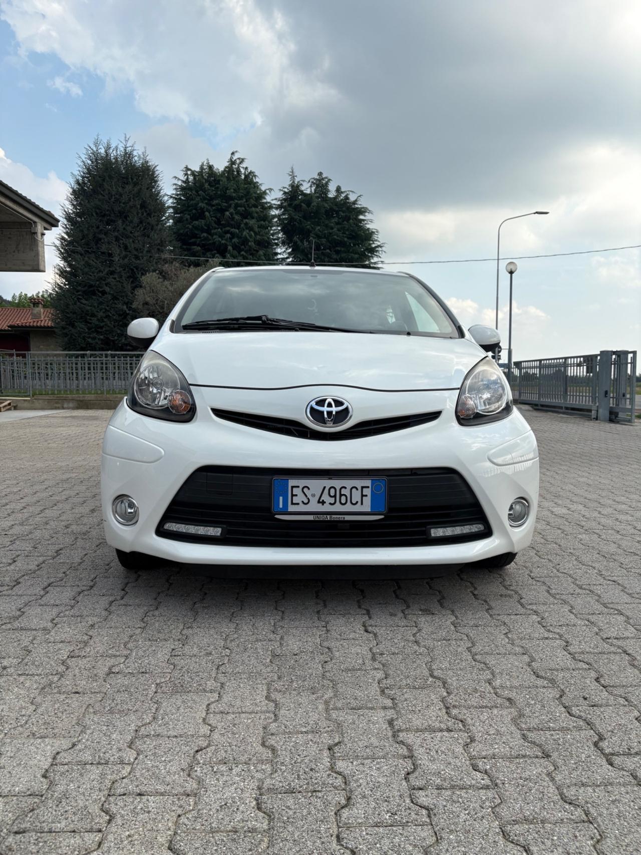 Toyota Aygo 1.0 12V VVT-i 5 porte Orange Connect MMT