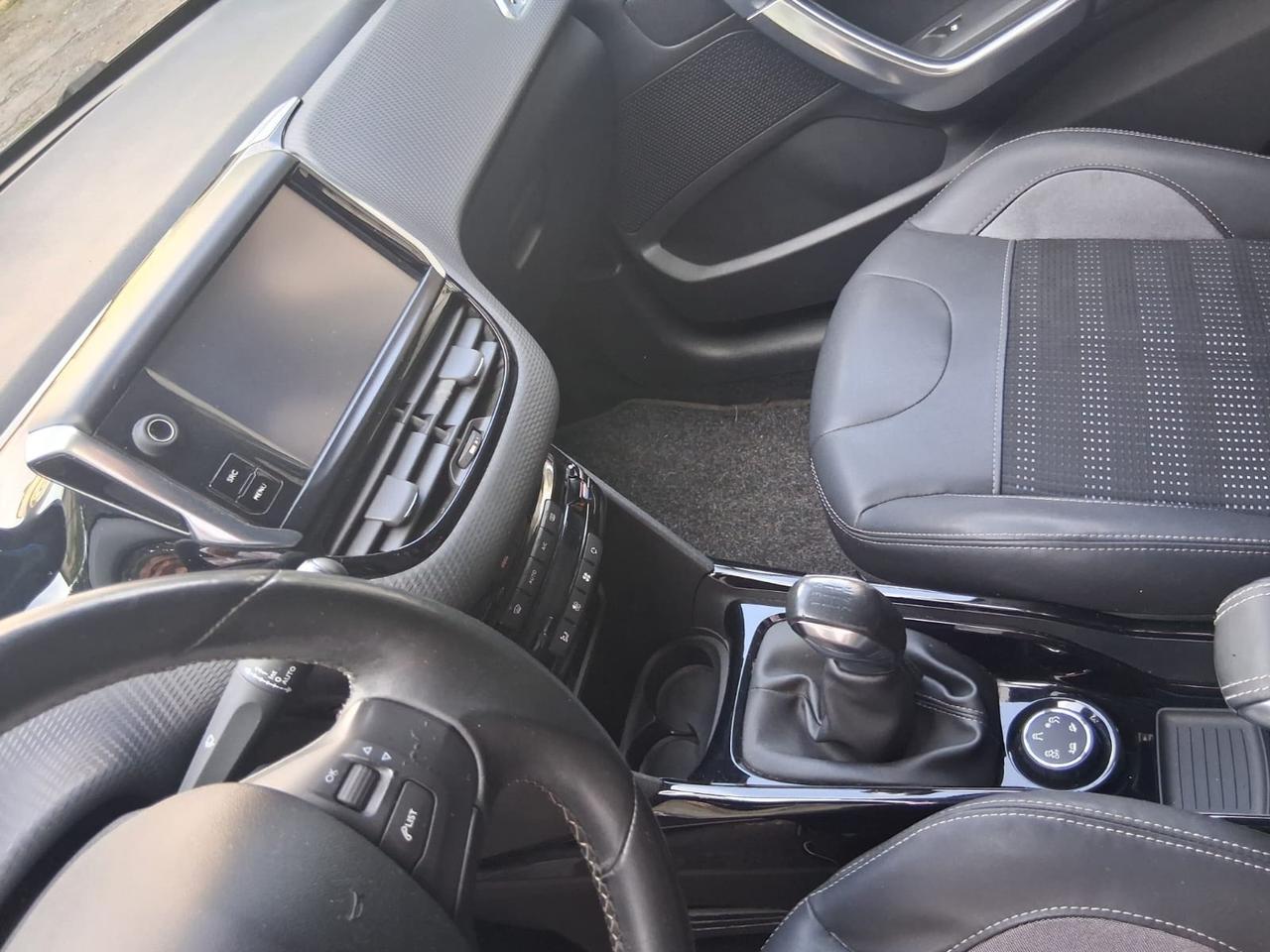 Peugeot 2008 1.6 e-HDi 92 CV Stop&Start Urban Cross