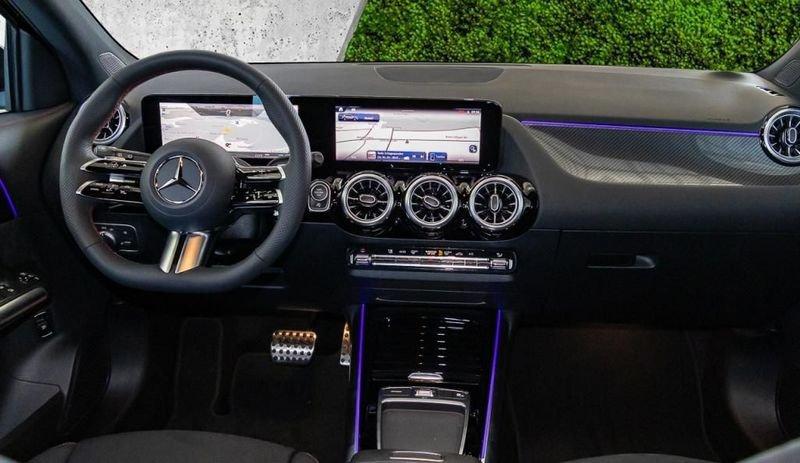 Mercedes-Benz GLA GLA 180 Automatic AMG Line Camera 360° Distronic Multibeam Led 19"