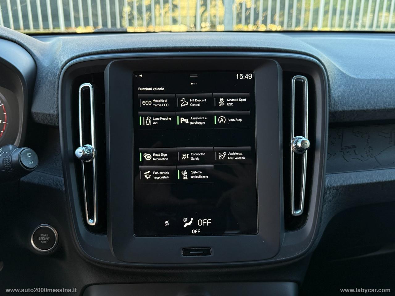 VOLVO XC40 T2 Momentum Core