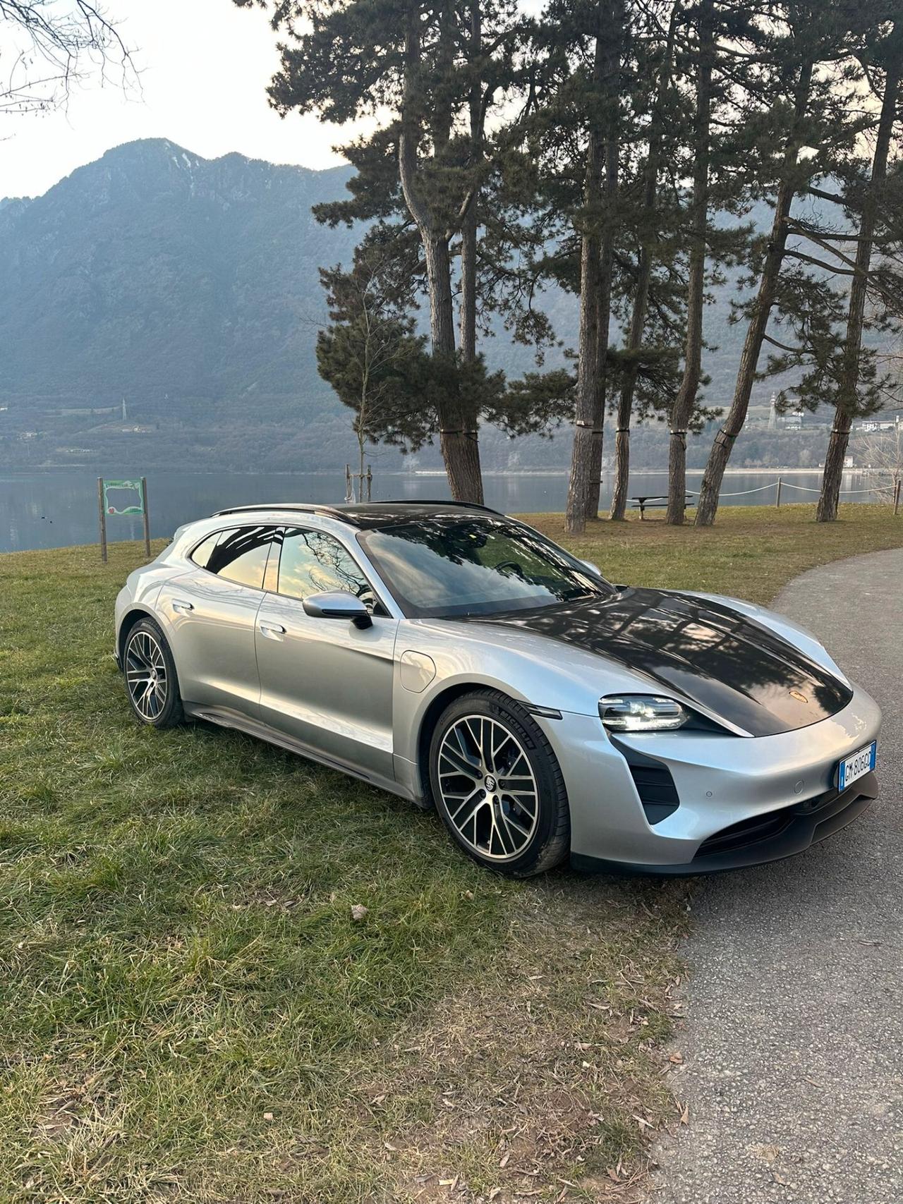 Porsche Taycan 4 Cross Turismo