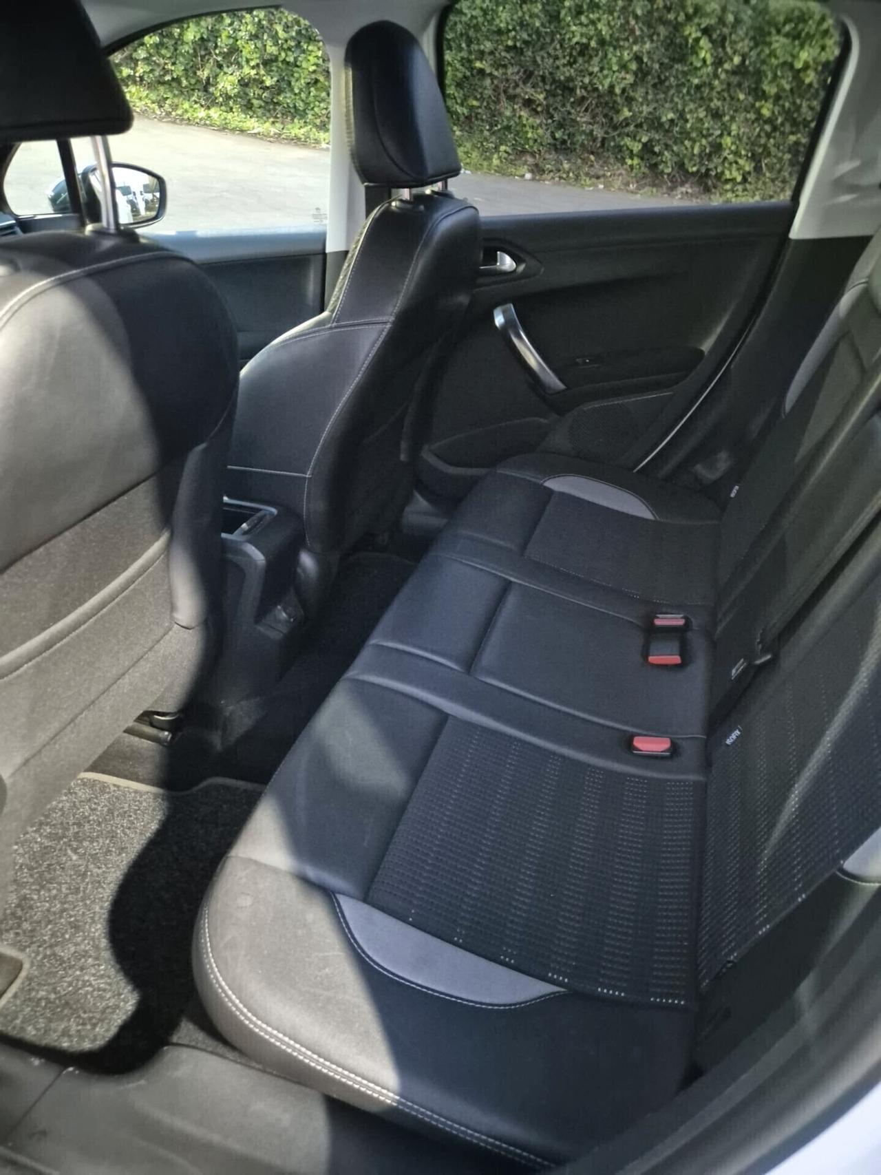 Peugeot 2008 BlueHDi 100 S&S Allure