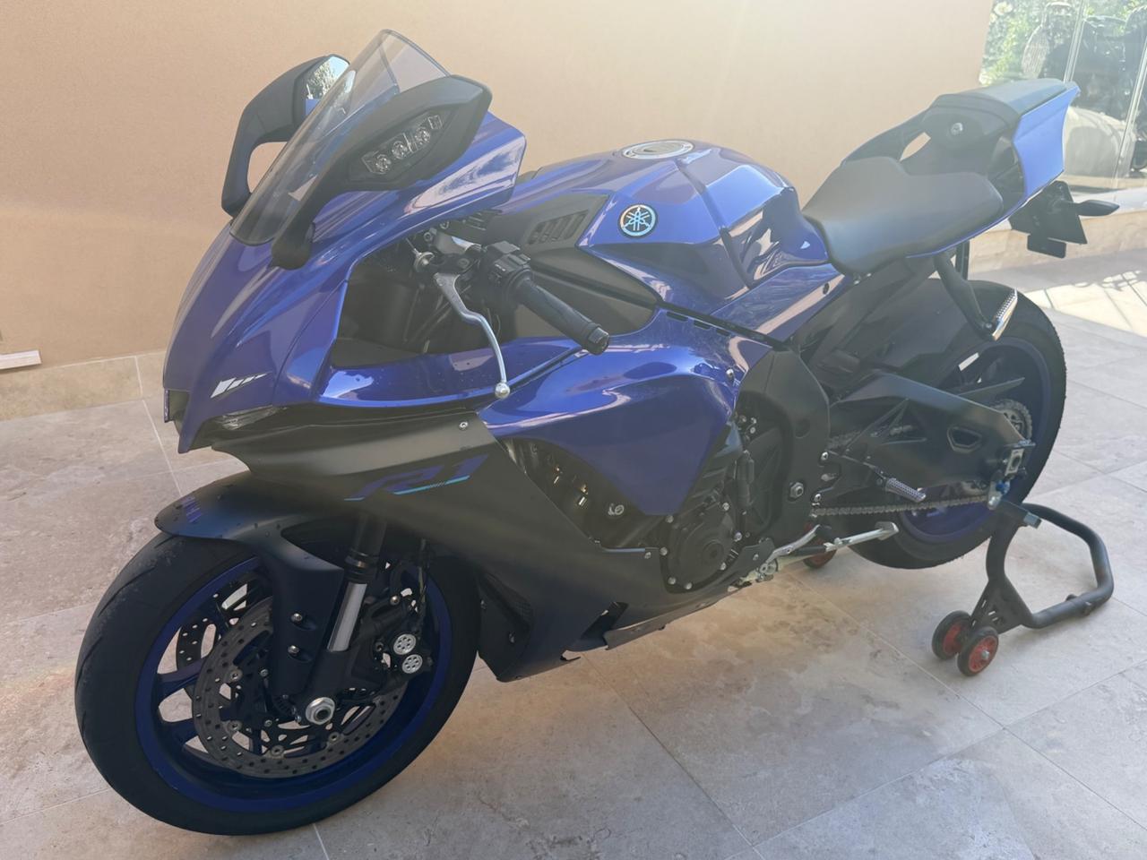 Yamaha YZF R1 Full