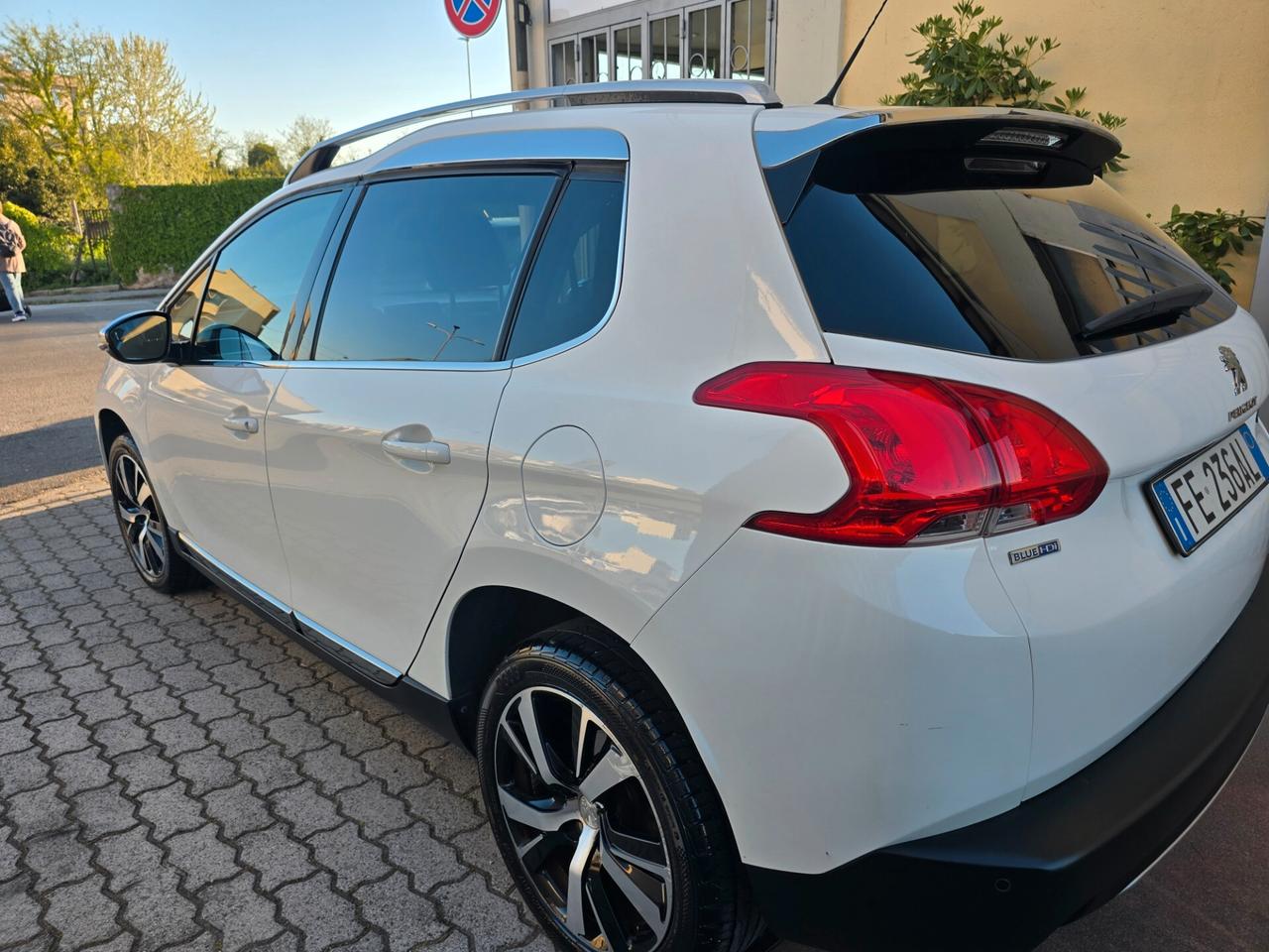 Peugeot 2008 BlueHDi 100 Allure
