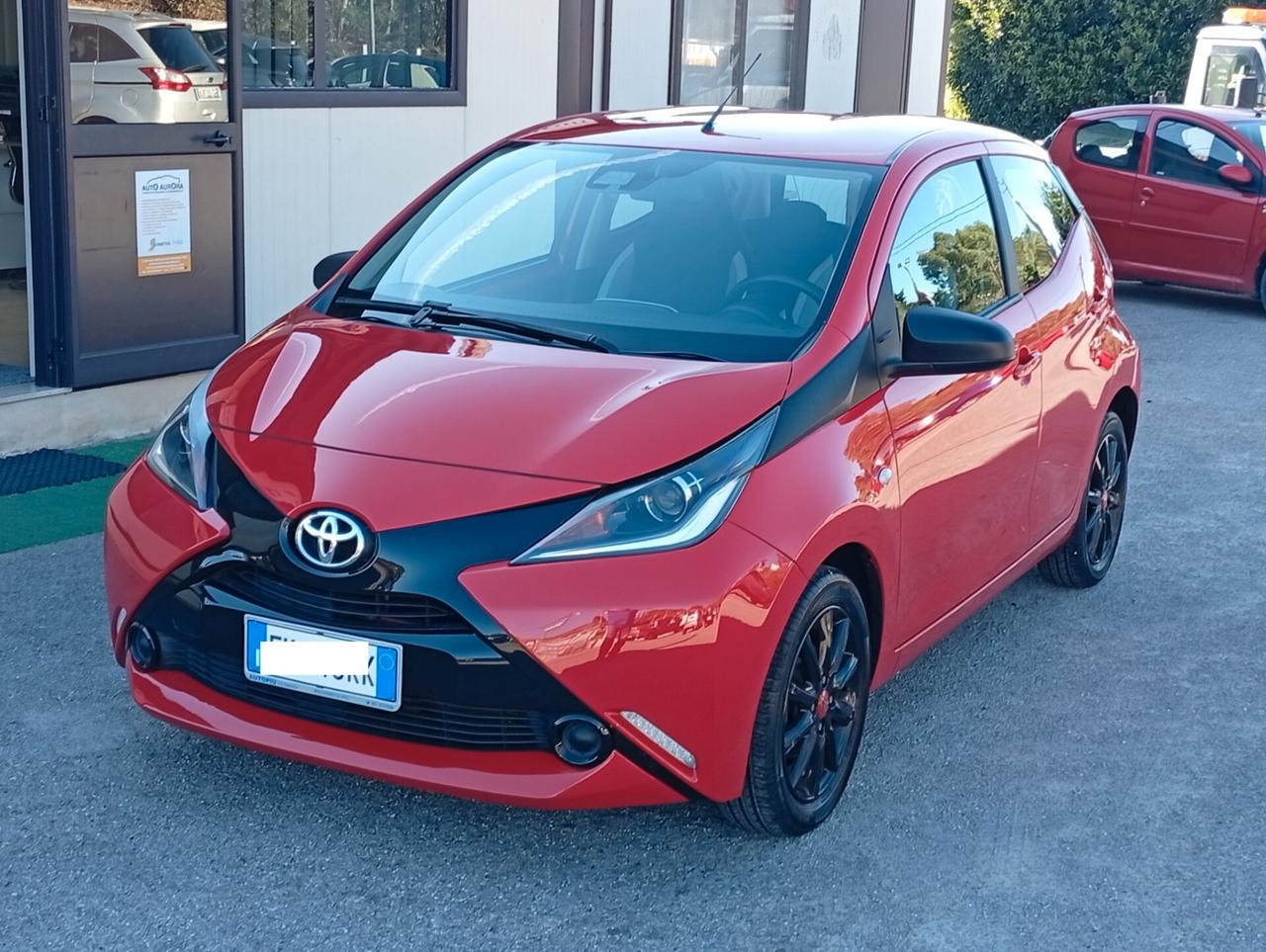 Toyota Aygo 1.0 VVT-i 69 CV 5 porte x-black TSS