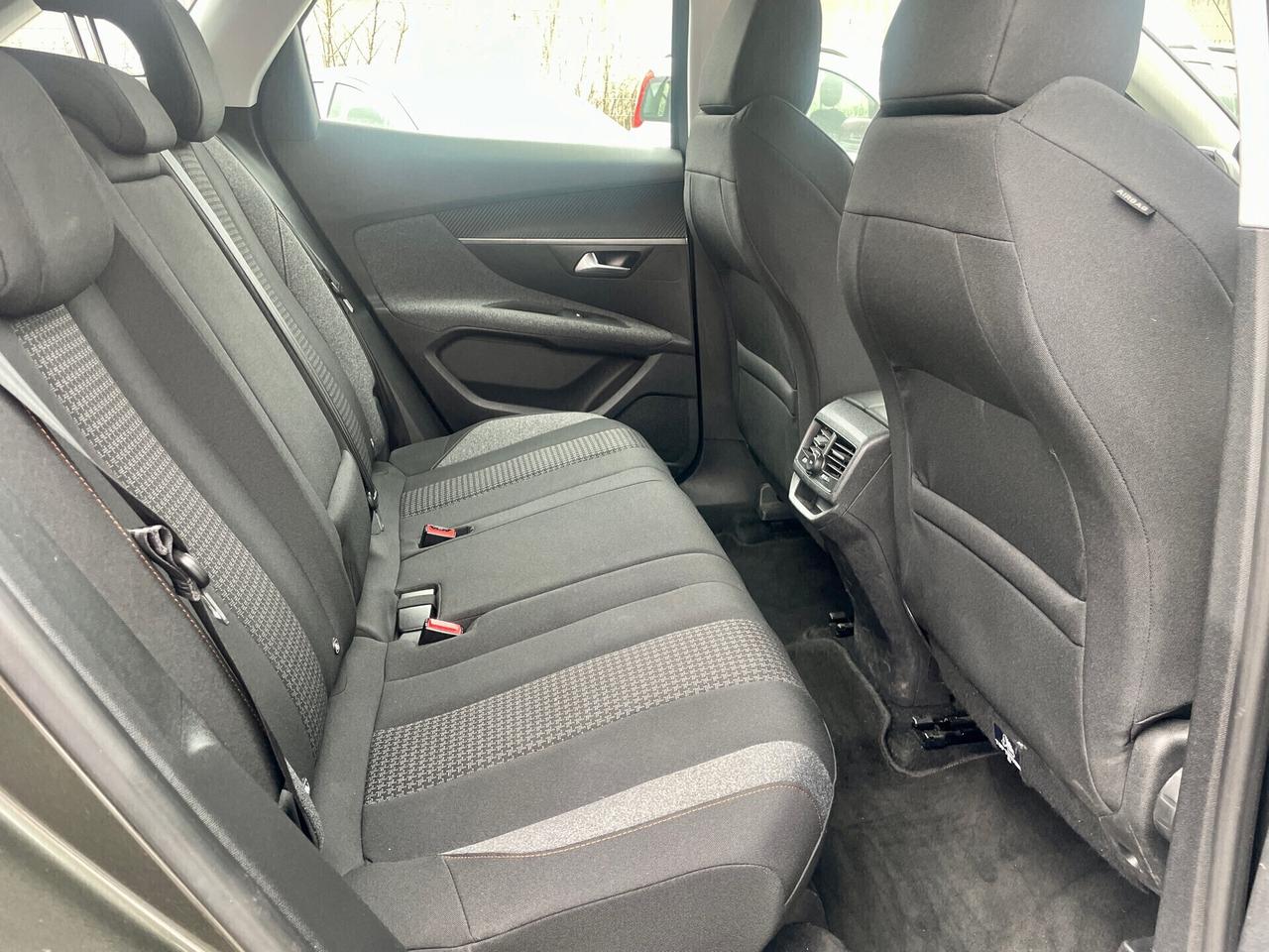 Peugeot 3008 HDi 130cv 6m km 101000 NAVI