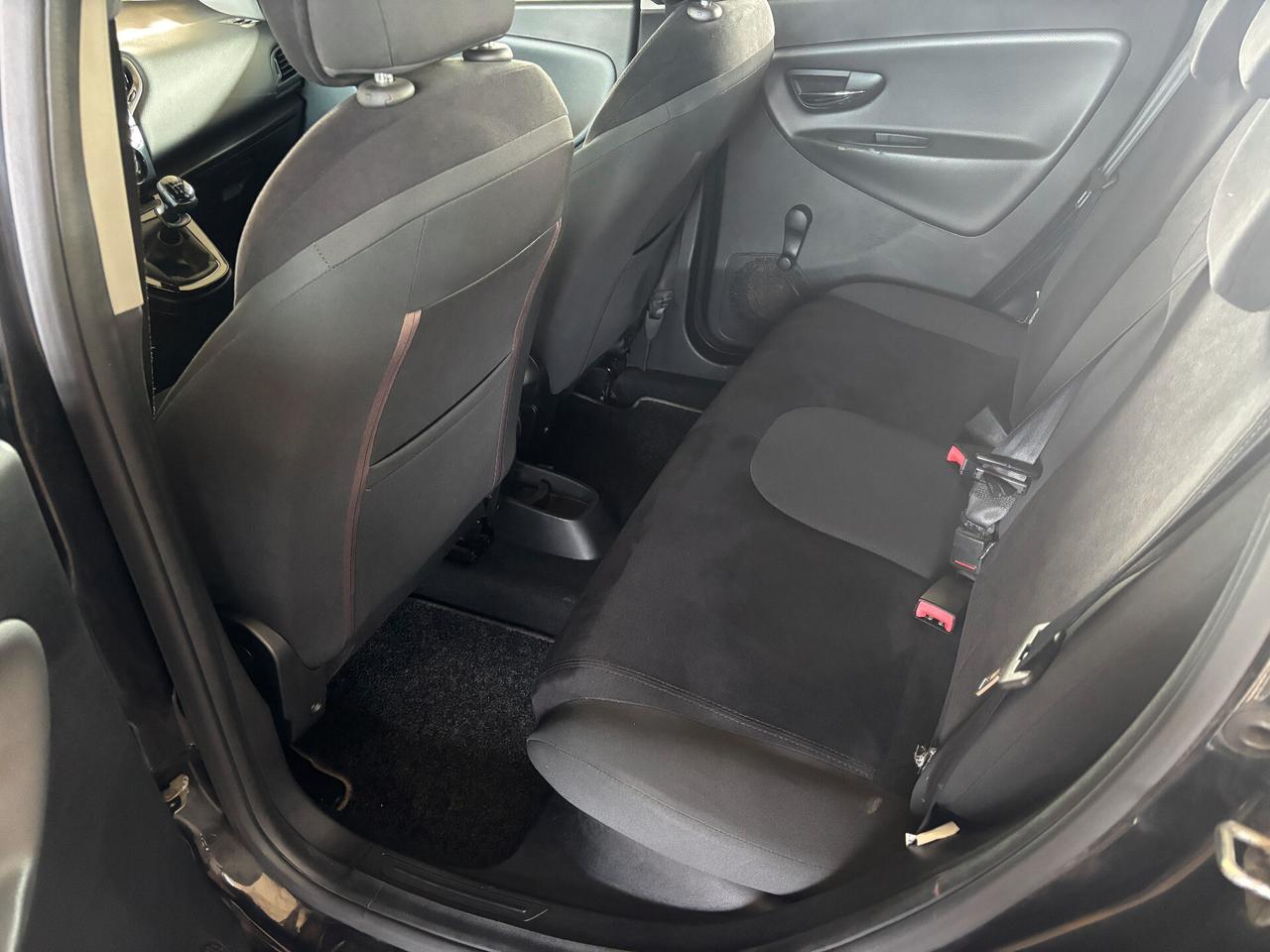 Lancia Ypsilon 1.2 69CV 5 porte S&S Platinum NEOPATENTATO