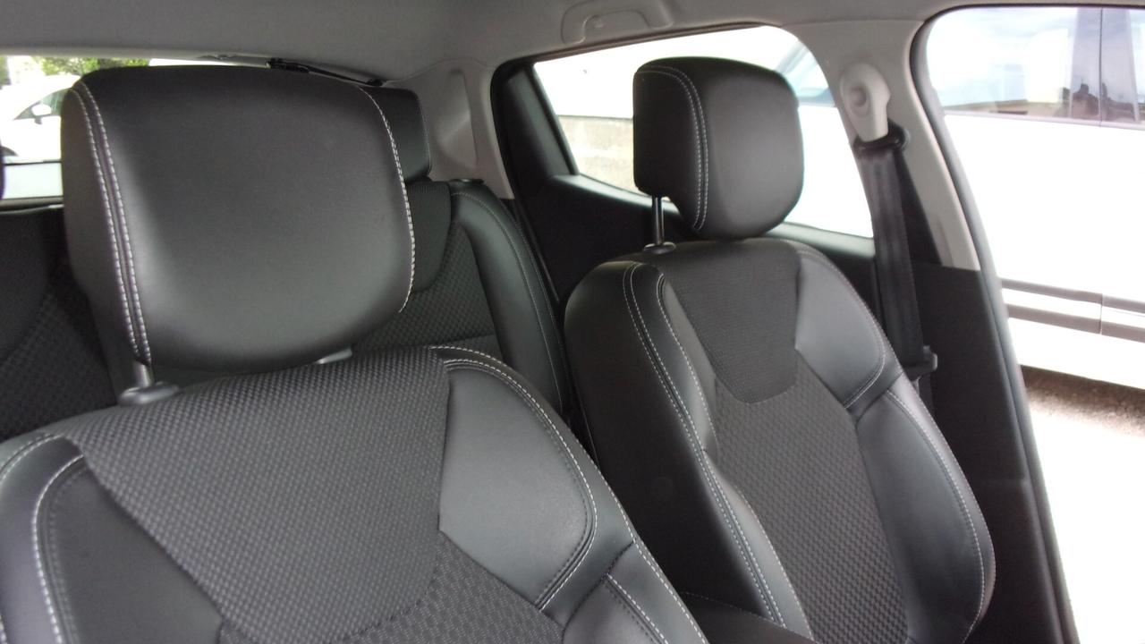 Renault Clio TCe 12V 90 CV 5 porte Moschino Intens