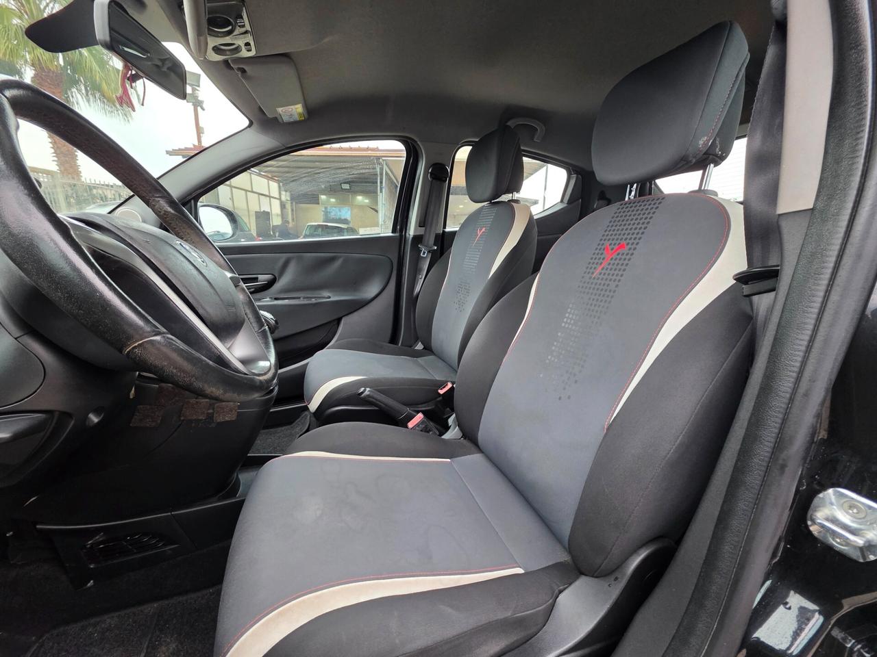 Lancia Ypsilon 0.9 TwinAir 85 CV 5 porte Metano Ecochic Elefantino