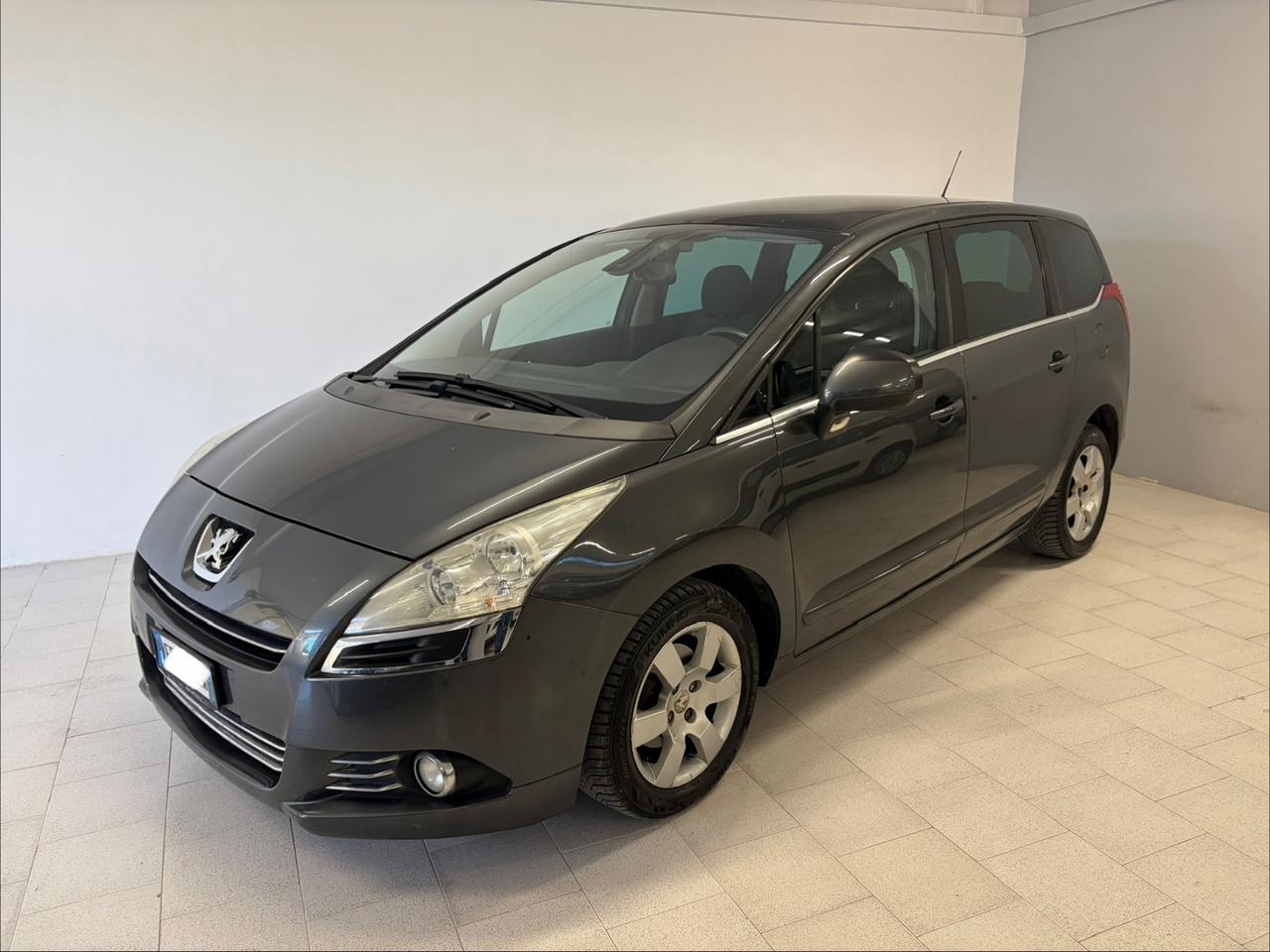 Peugeot 5008 1.6 HDi 112CV cambio robotizzato Tetto panoramico