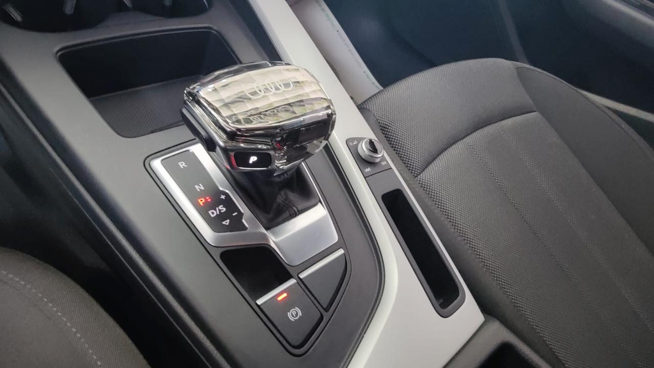 Audi A4 Avant 30 TDI 136 CV S tronic Business Hybrid