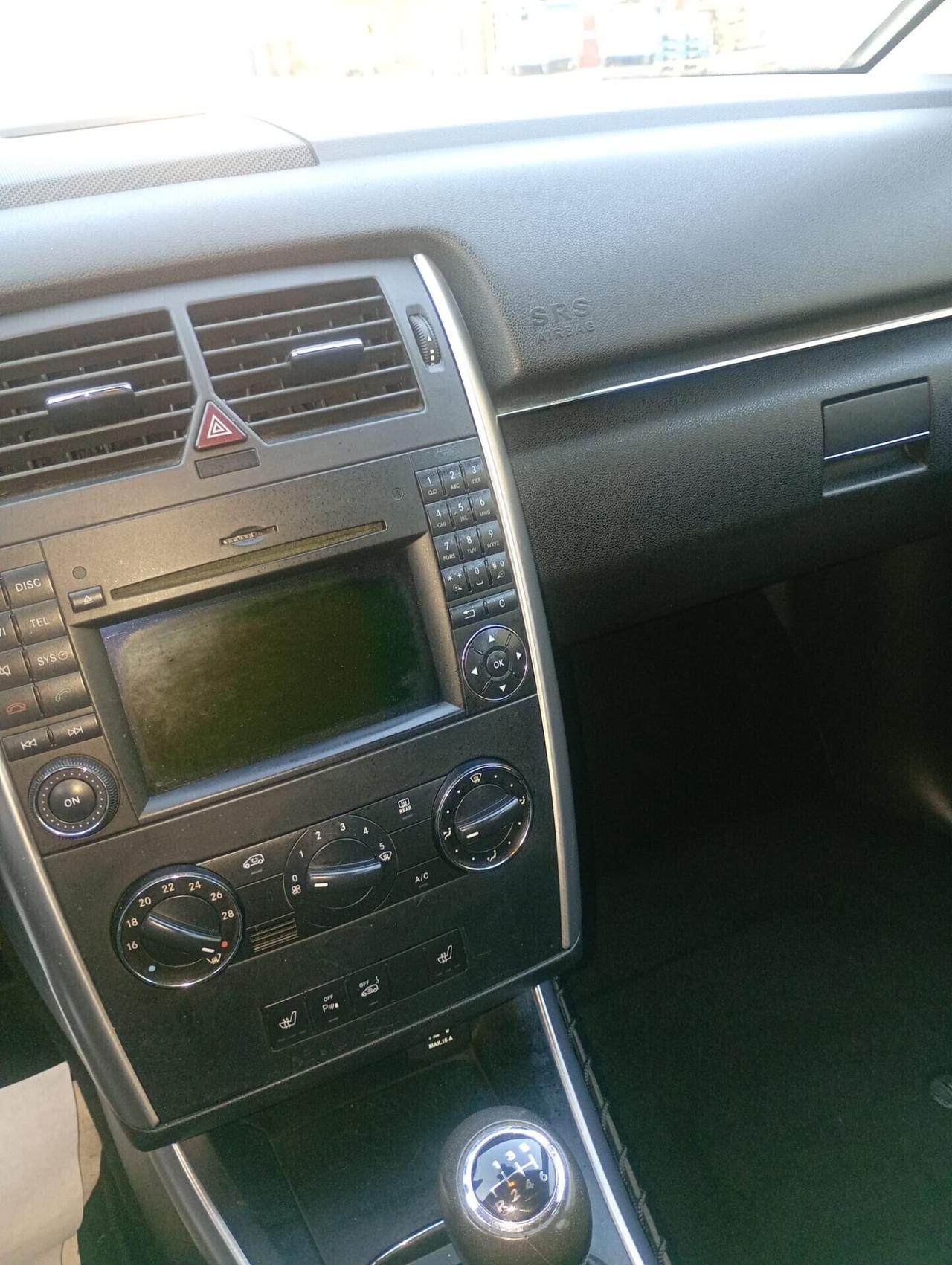 Mercedes-benz B 180
