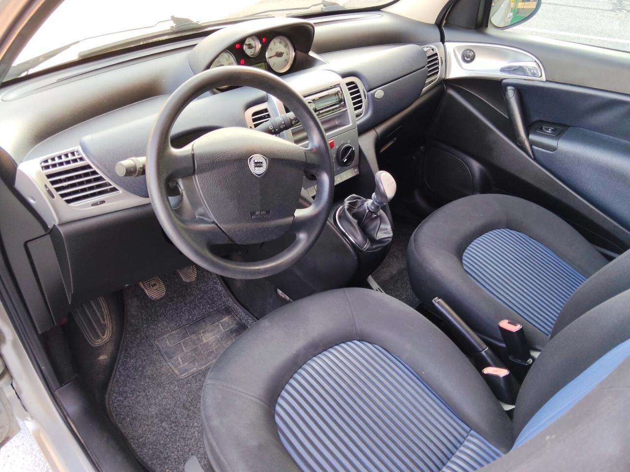 Lancia Ypsilon 1.2 8V