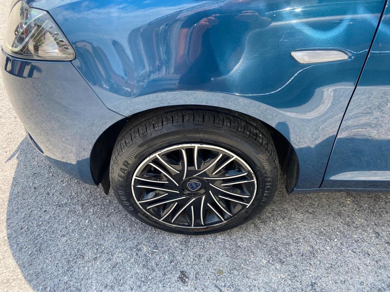 Lancia Ypsilon 1.0 Hybrid 5 porte Gold 2023