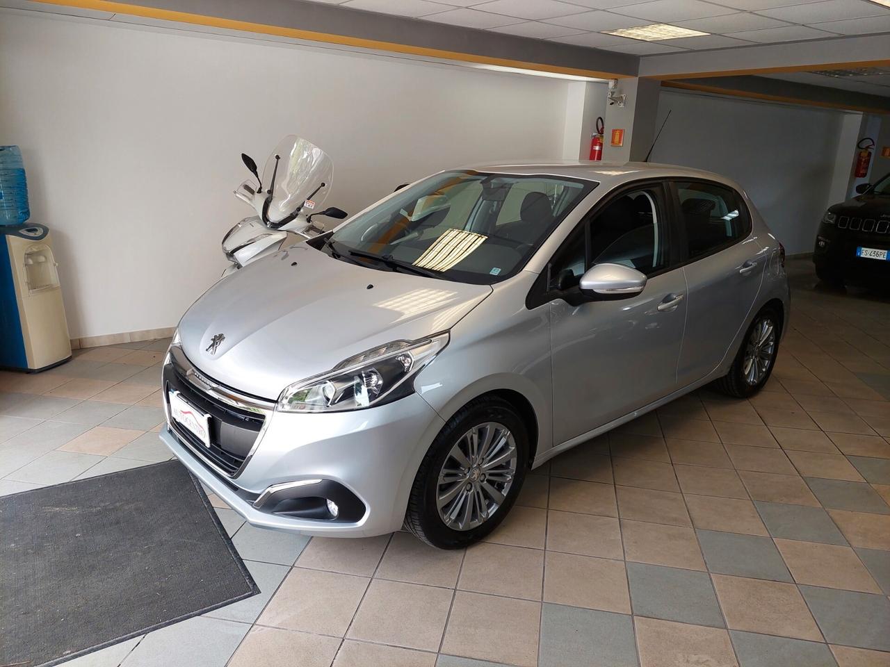 Peugeot 208 PureTech 82 5 porte Allure