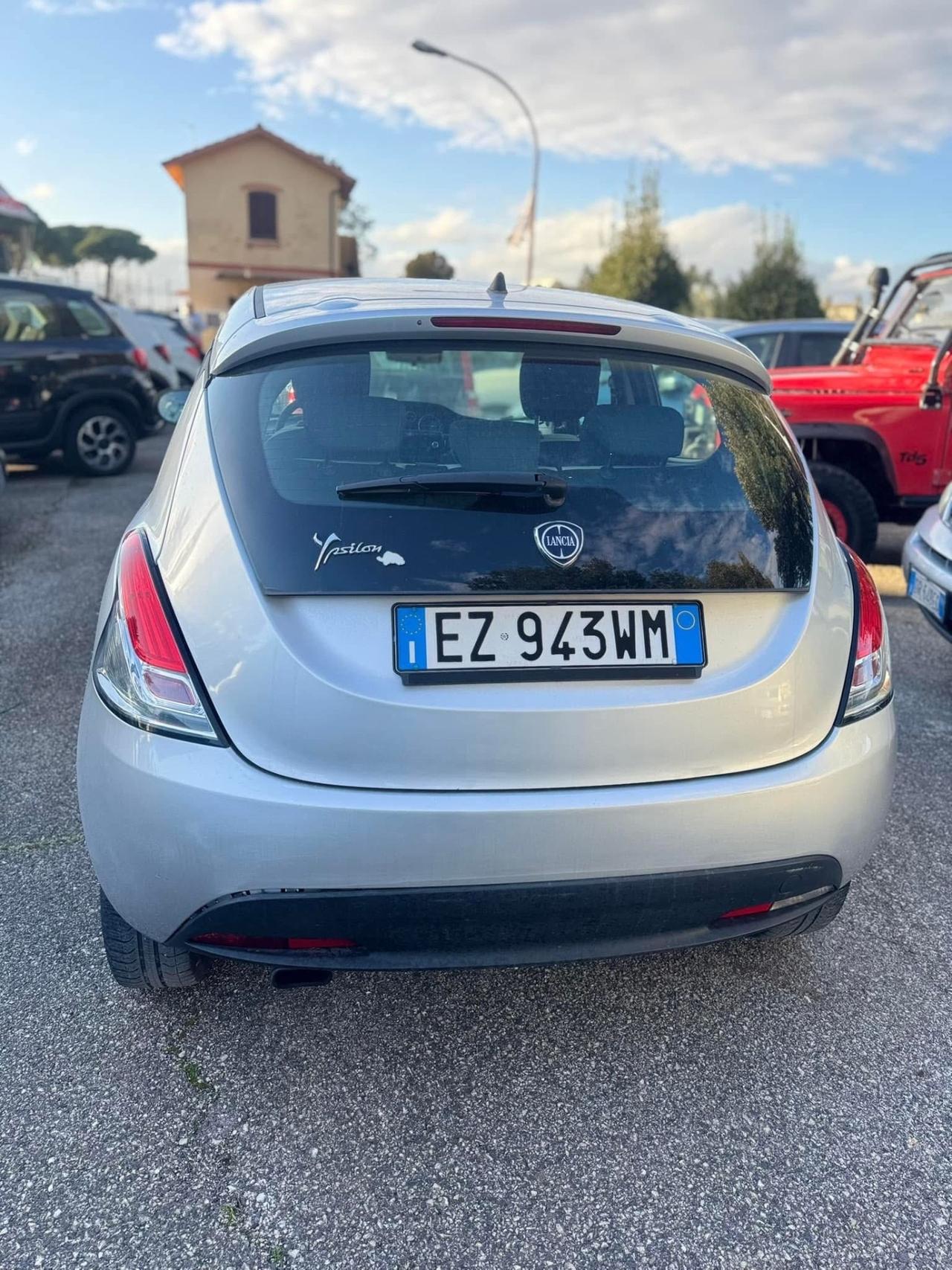 Lancia Ypsilon