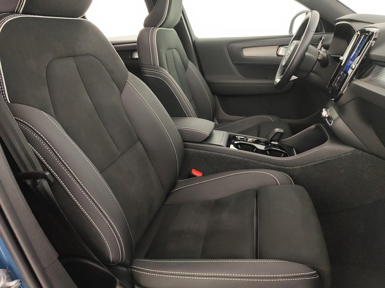 VOLVO XC40 2.0 b3 Ultimate Dark auto