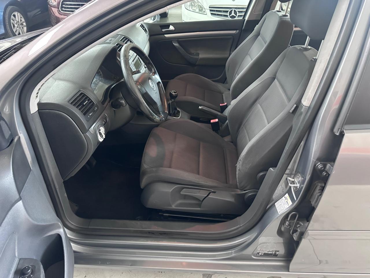 Volkswagen Golf 1.6 16V FSI 5p. Sportline