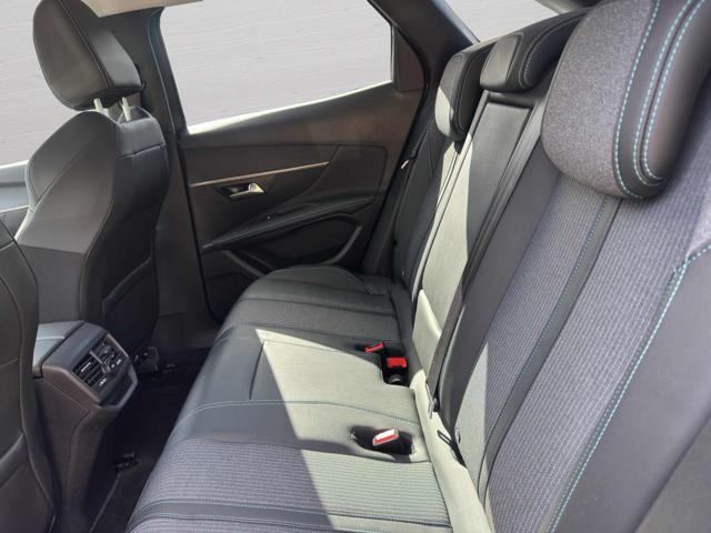 PEUGEOT 3008 Hybrid 225 e-EAT8 Allure