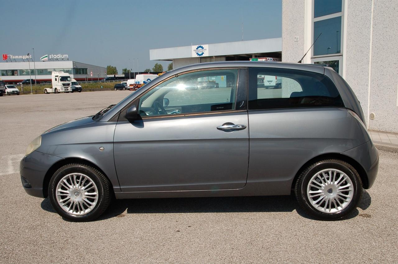 Lancia Ypsilon 1.2 Oro