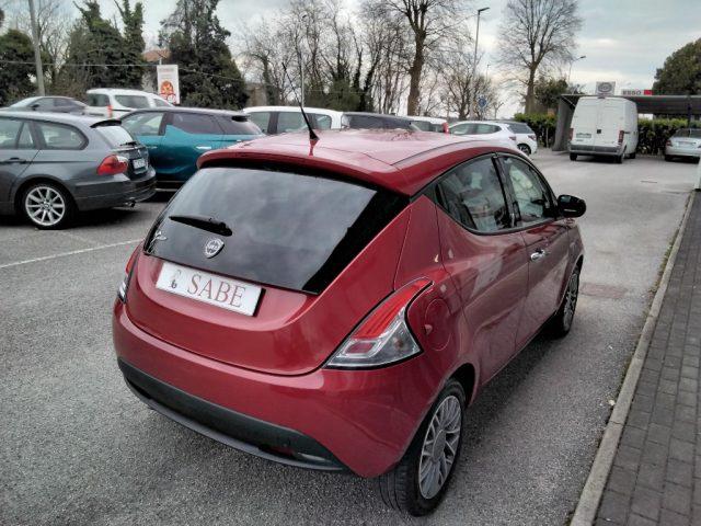 LANCIA Ypsilon 1.2 69 CV 5 porte Black & Red