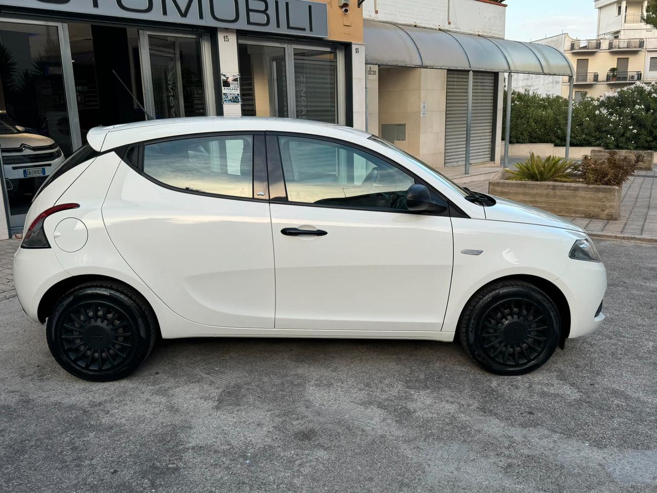 LANCIA YPSILON 1.2 BENZINA 69 CV. ELEFANTINO BLU PERFETTA