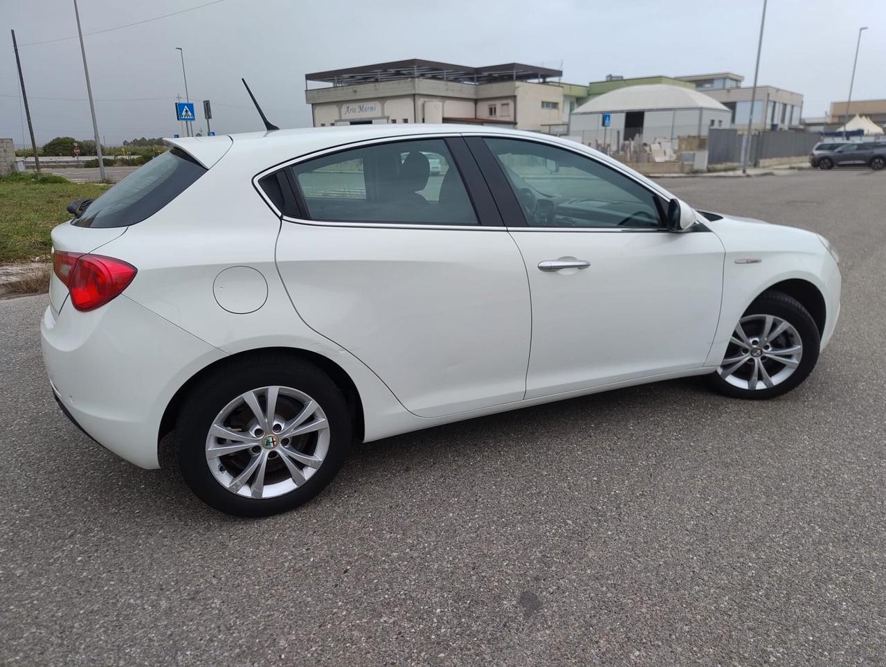 Alfa Romeo Giulietta 1.6 JTDm-2 105 CV Distinctive