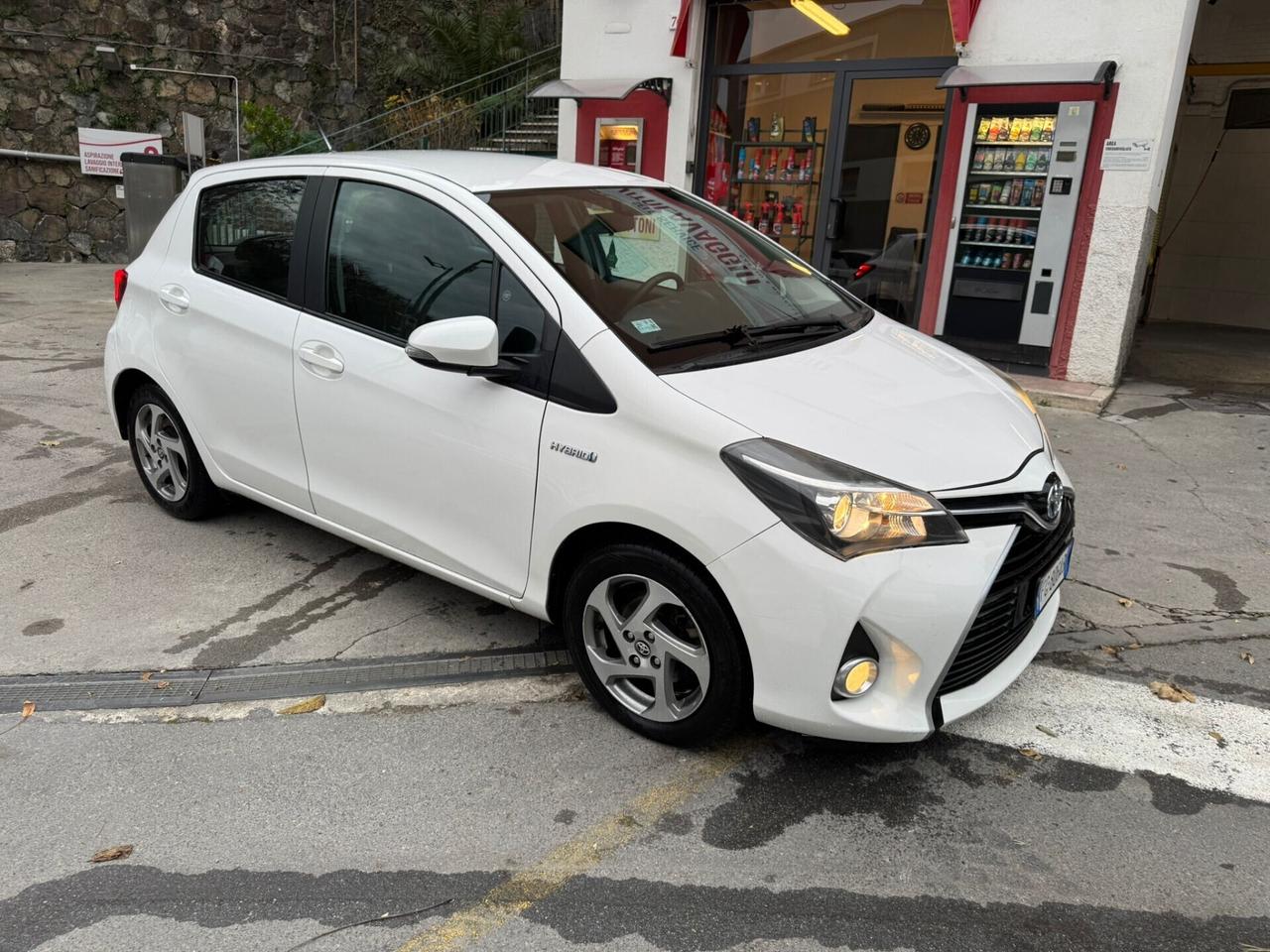 TOYOYA YARIS 1.5 HYBRID NEOPATENTATI AUTOMATICO