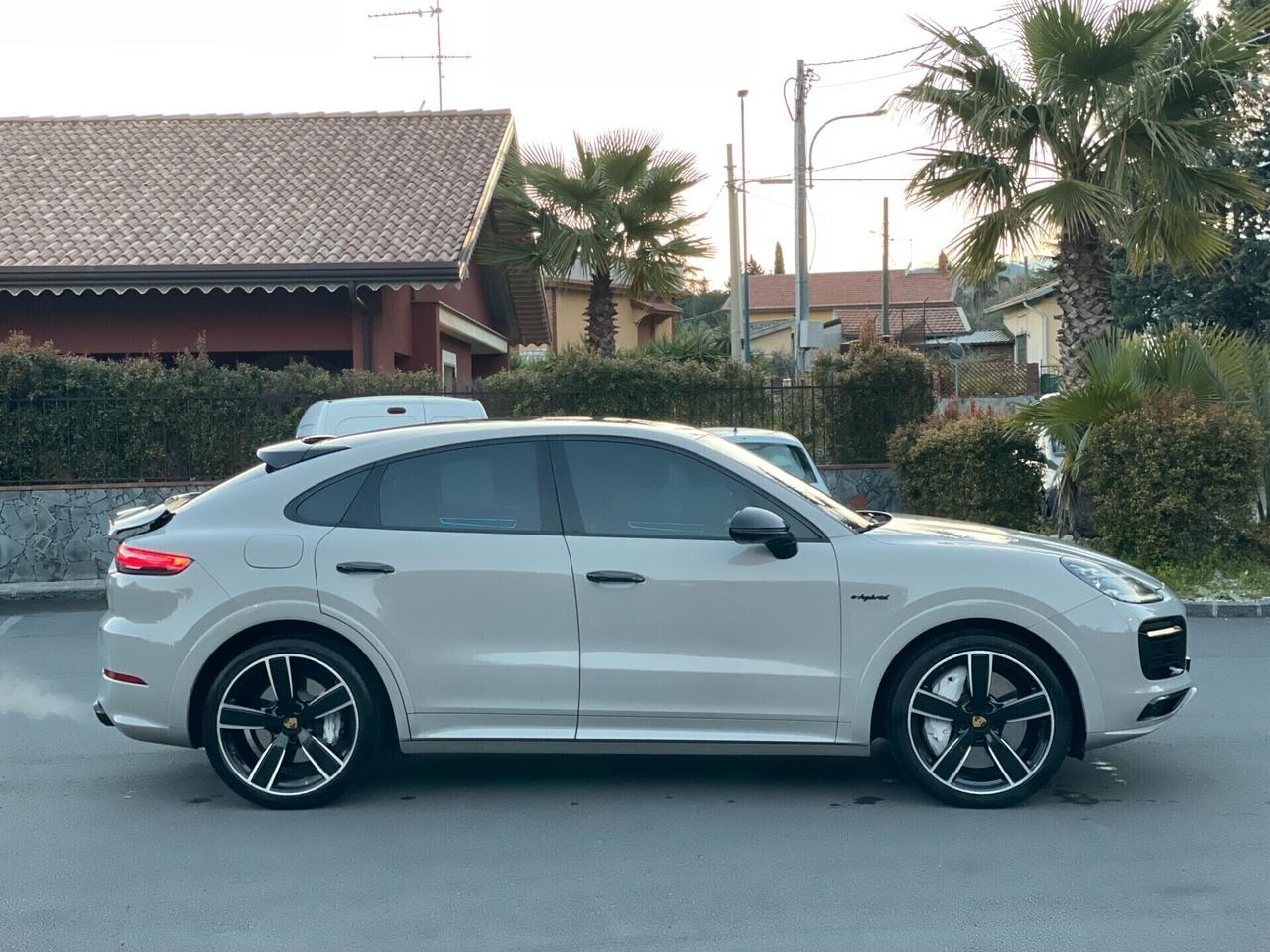 Porsche Cayenne Coupé 3.0 V6 E-Hybrid GTS