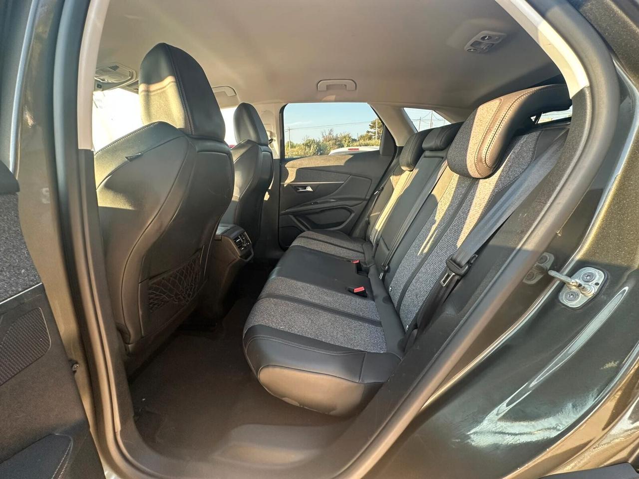 Peugeot 3008 1.5 Blue-HDi 130 CV Allure