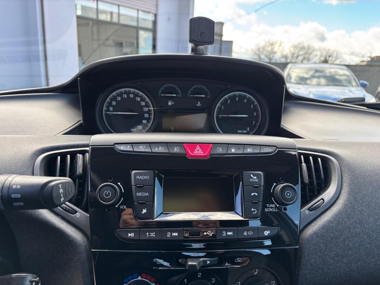 Lancia Ypsilon 1.2 69 CV 5 porte GPL Ecochic Monogram