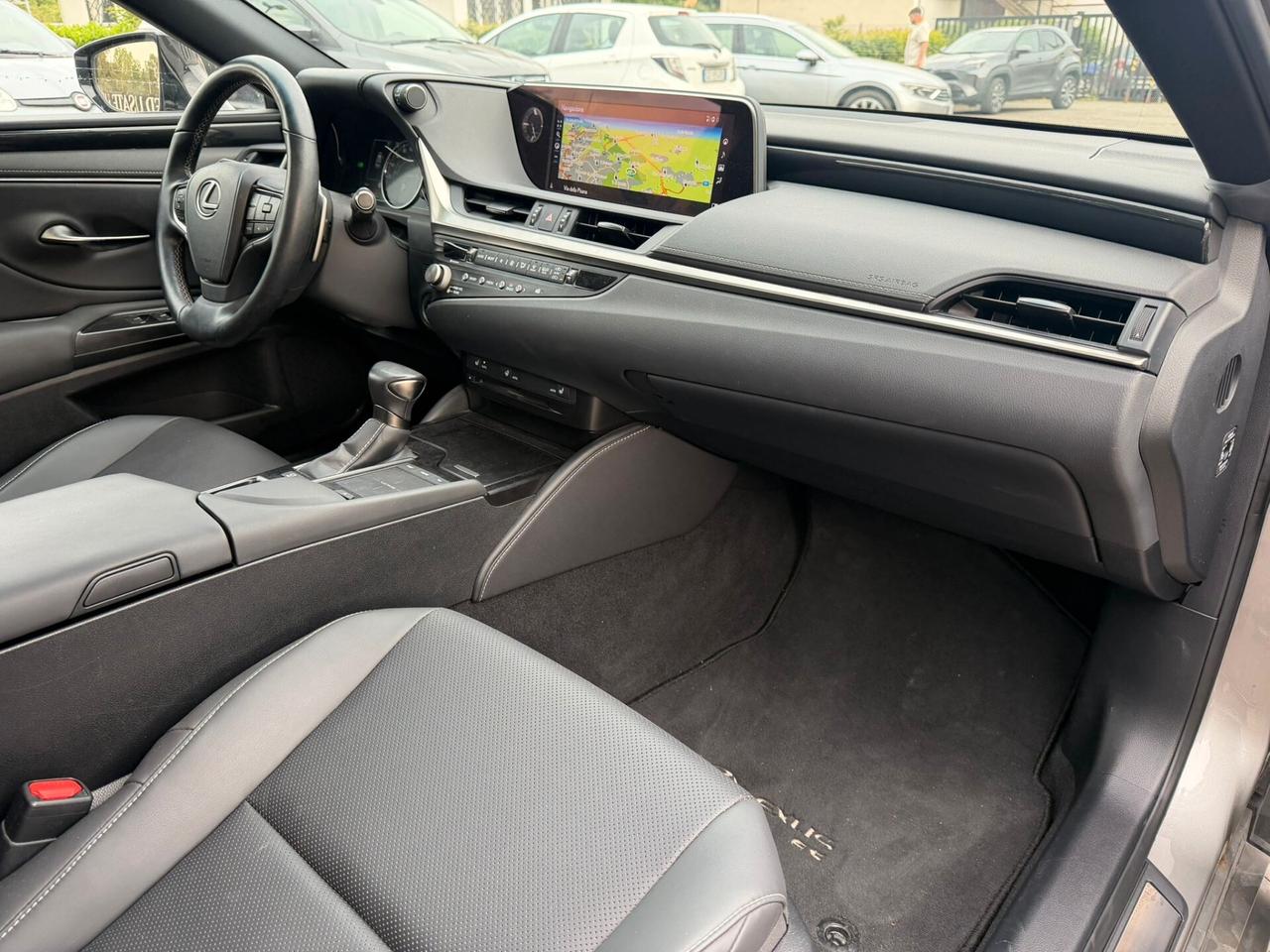 Lexus ES Hybrid Luxury