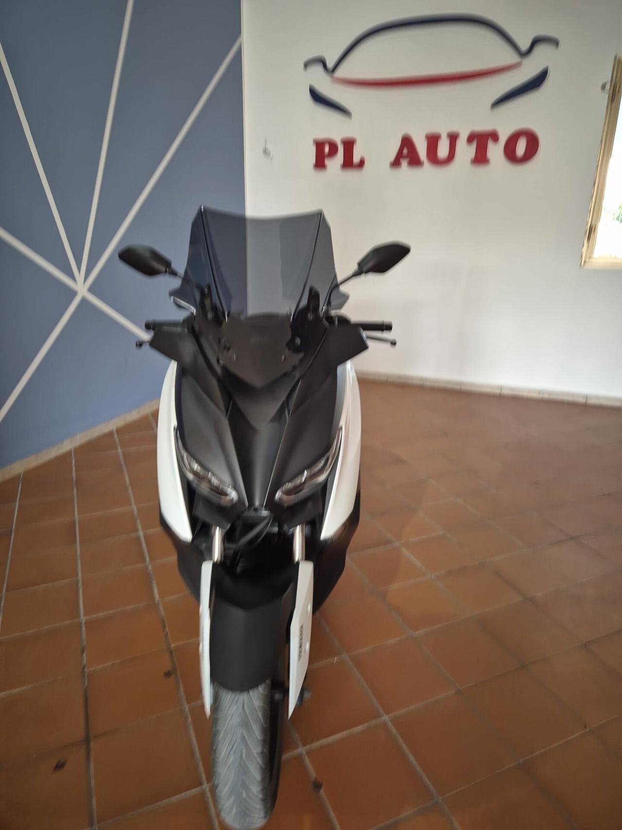 Yamaha X-Max 300 BASE