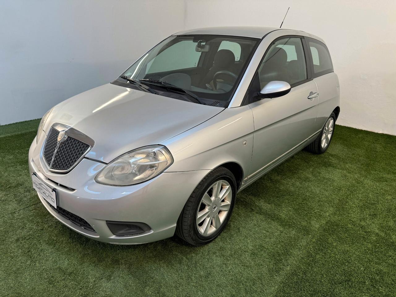 Ypsilon 1.2 8v Argento OK NEOPATENTATI 1PROPR.
