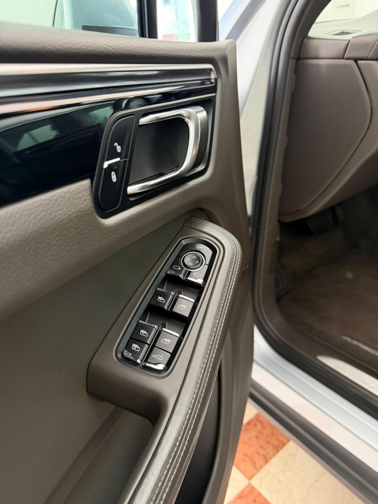 Porsche Macan S