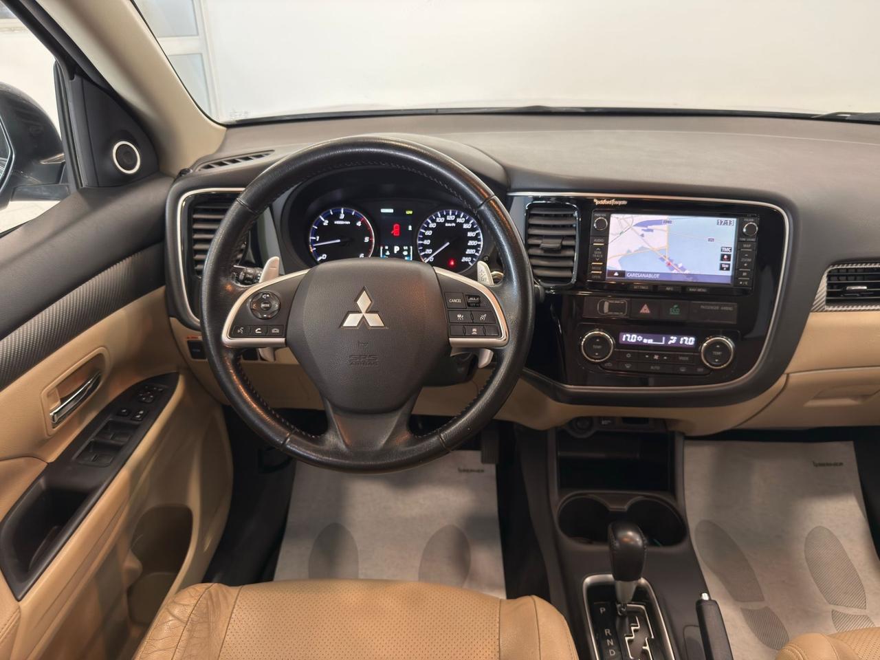 Mitsubishi Outlander 2.2 DI-D 4WD Instyle 7p. *PELLE *TETTO * NAVI