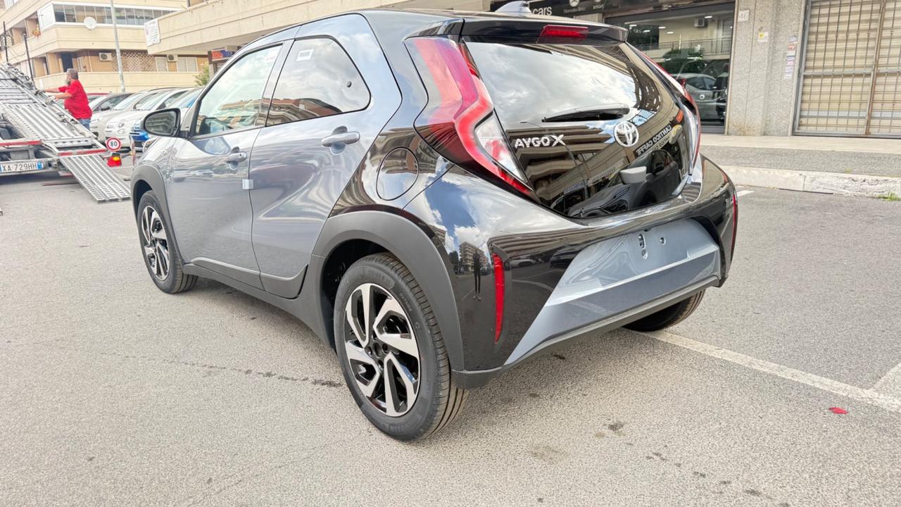Toyota Aygo X 1.0 VVT-i 72 CV 5 porte Lounge Air S-CVT LED NAVI KAMERA PDC CAR PLAY CERCHI 16 BLUETOOTH