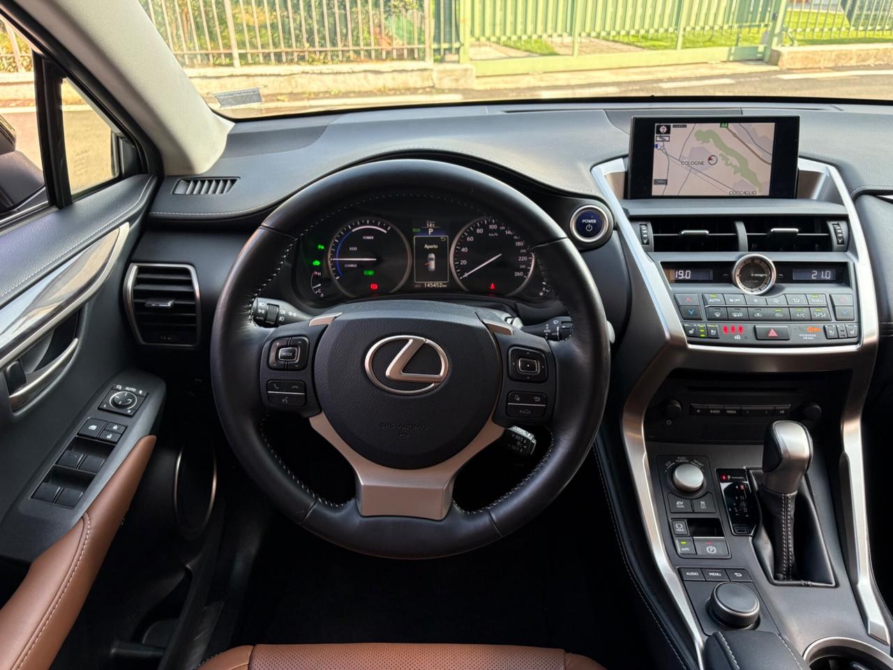 Lexus NX 300h Hybrid 4WD Luxury FULL OPTIONAL