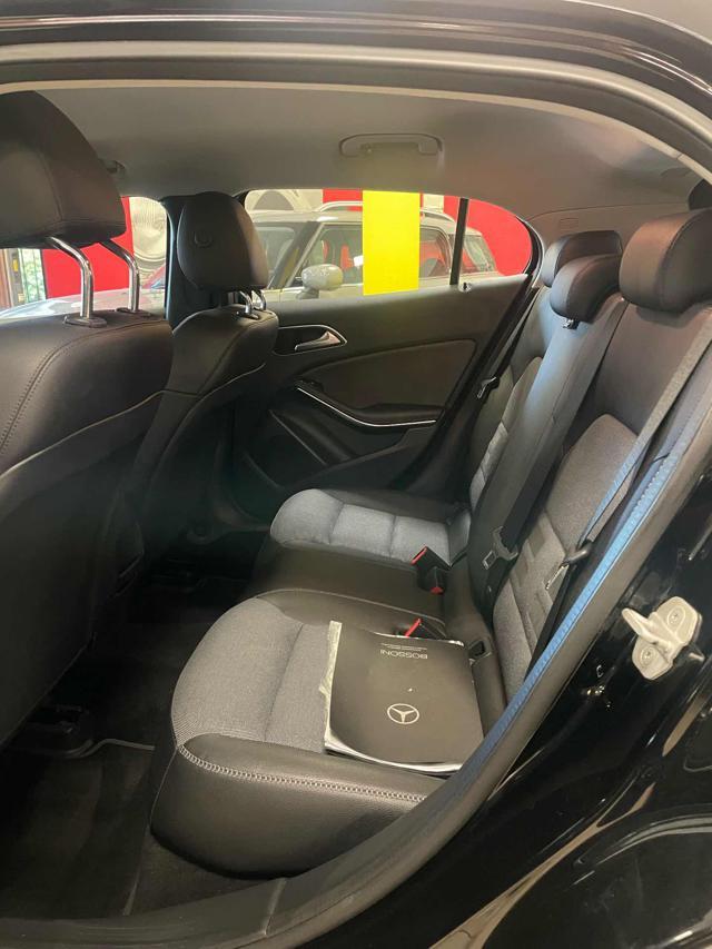 MERCEDES-BENZ GLA 180 d Automatic Executive *navi/telc/ok neo p*