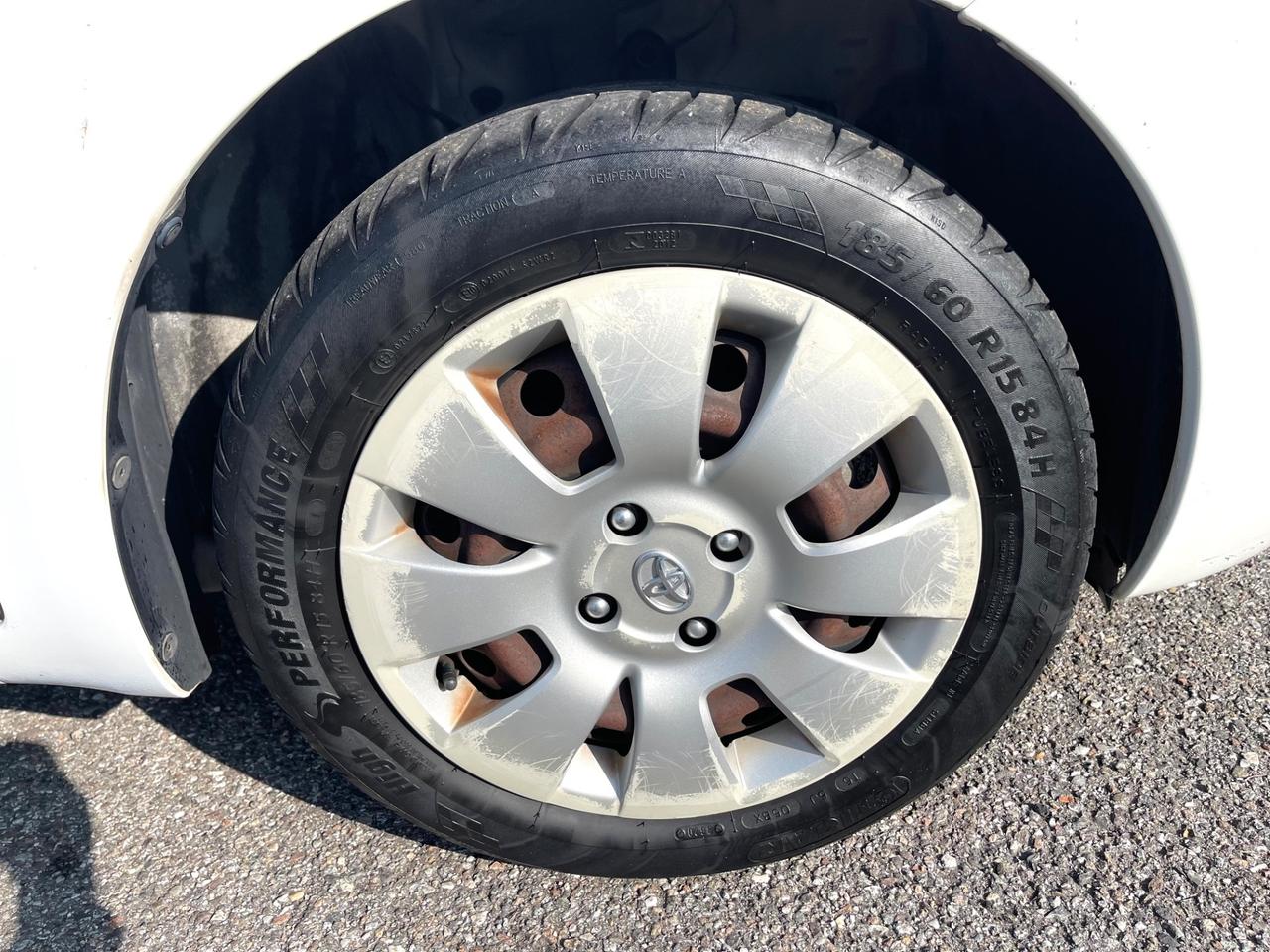 Toyota Yaris 1.0 3 porte Luxury pack