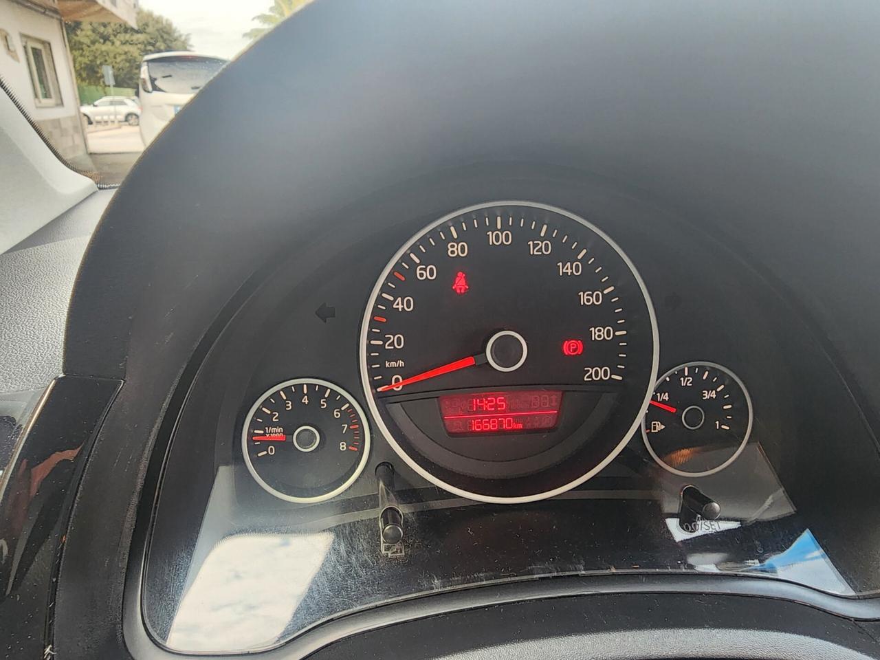 Volkswagen up! 1.0 move up - 2013