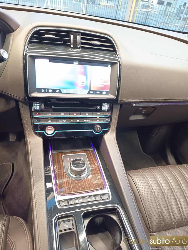 JAGUAR F-Pace 2.0 D 180 CV AWD aut. Portfolio