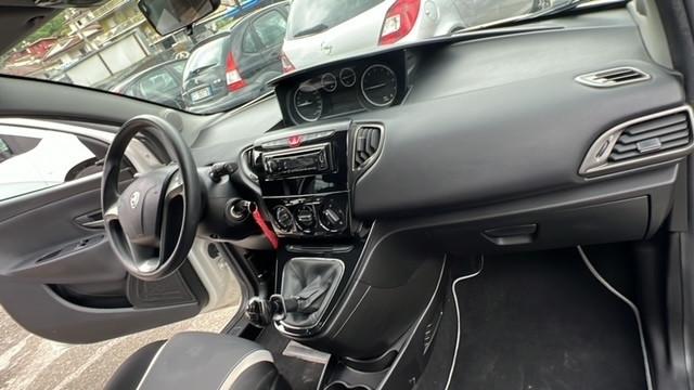 Lancia Ypsilon 1.2 69 CV 5 porte Elefantino